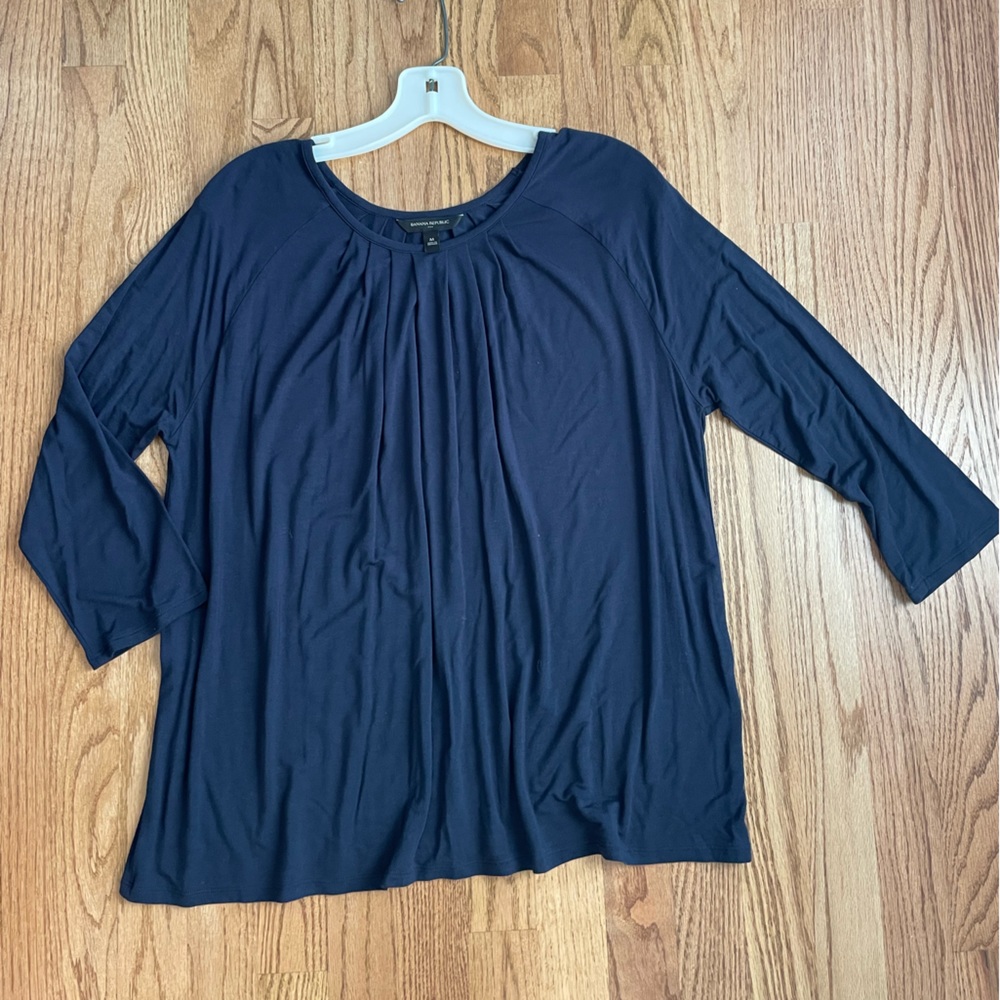 Banana Republic top. Mid-length sleeves, size medium